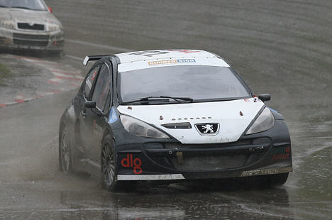 Ulrik Linnemann føler sig godt til rette i Peugeot 207 Super 1600’eren.